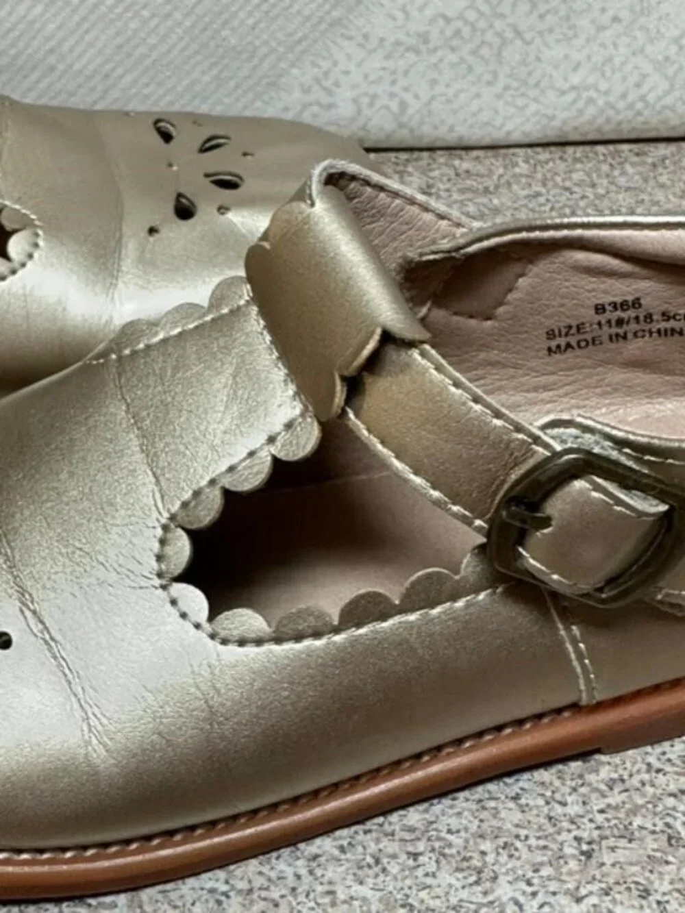 Felix & Flora gold dress shoes, size 11
